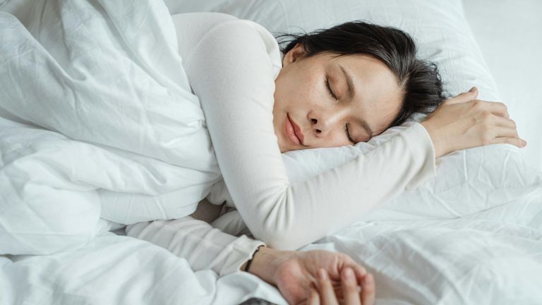 4 cách giúp bố mẹ ngủ ngon được Gen Z chuyển giao. | Nguồn: Pexels