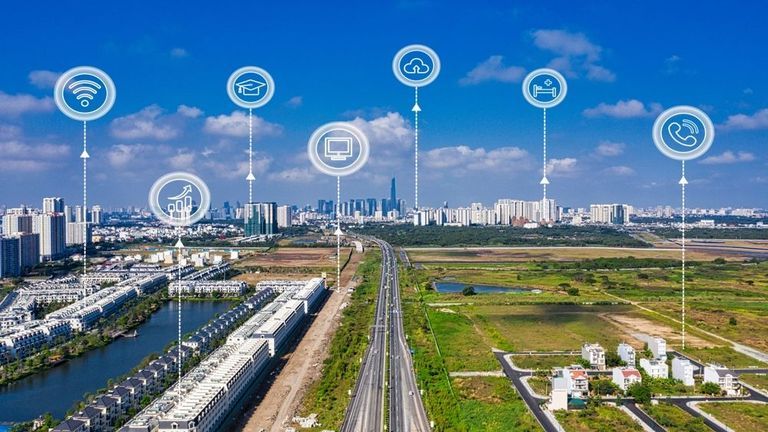 Taking advantage of the benefits and potential digital transformation brings is an asset for cities. | Source: Shutterstock