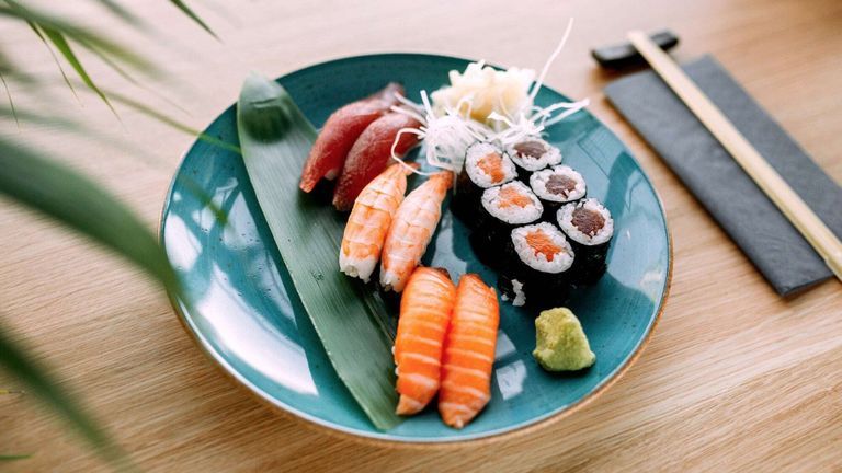 Bộ ‘quy tắc ngầm’ để ăn sushi chuẩn như người Nhật
