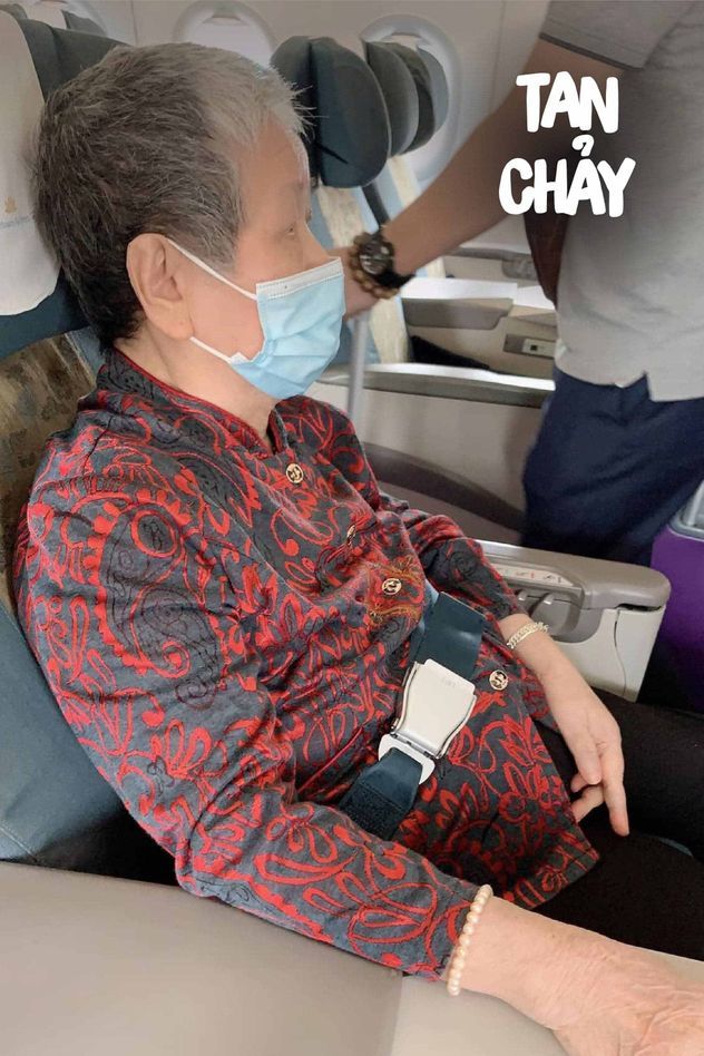 "Hôm nay, mẹ bay chuyến đầu tiên trong đời."