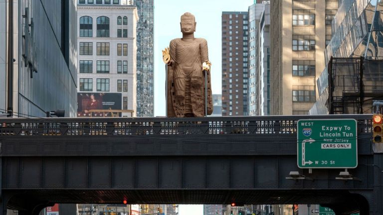 The Light That Shines Through the Universe, the monumental sculpture is the latest public artwork by Vietnamese American artist Tuan Andrew Nguyen. | Source: The High Line