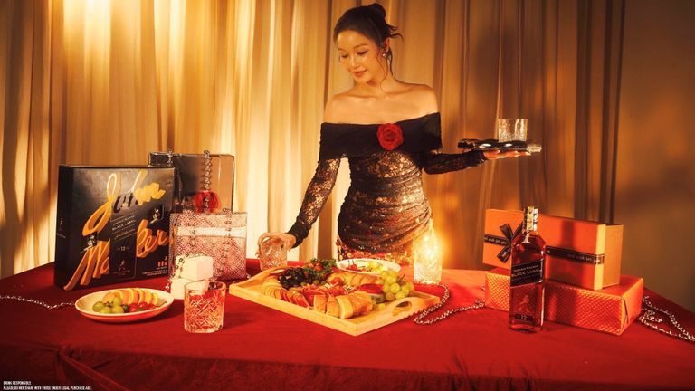 Johnnie Walker Black Label là vật phẩm không thể thiếu của Lê Chi trong các buổi tiệc. |Nguồn: Johnnie Walker