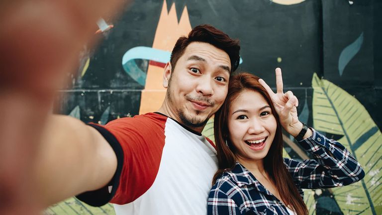 Người ta có thật sự hạnh phúc như những tấm ảnh trên mạng xã hội?