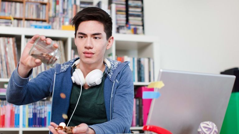Trữ tiền trong khủng hoảng không "lành" như bạn nghĩ