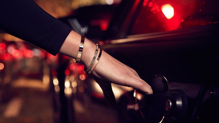 Item Profile: Vòng tay Love của Cartier — Biểu tượng của tình yêu vĩnh cửu?
