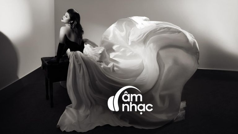 Nguồn: Facebook @J.ADE; Bazaar Vietnam