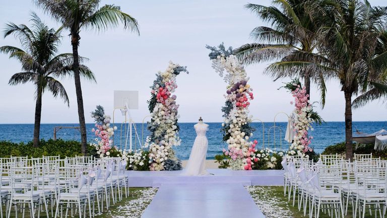 The Intimate Beach Wedding Trend: A Fit For Young Couples?