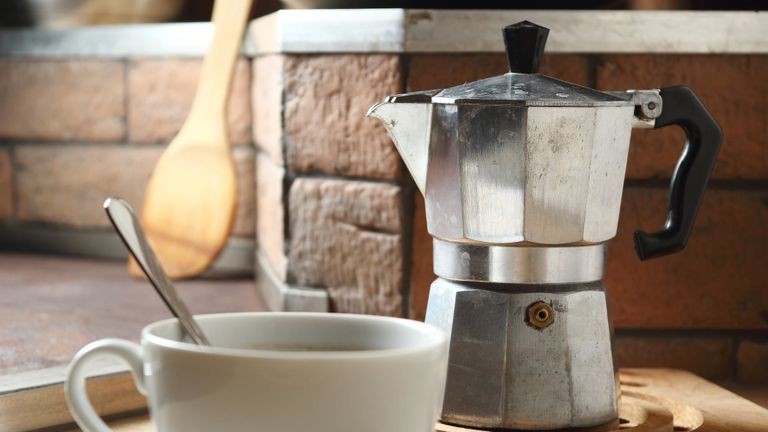 Máy pha cafe Moka pot (Nguồn: Shutterstock)