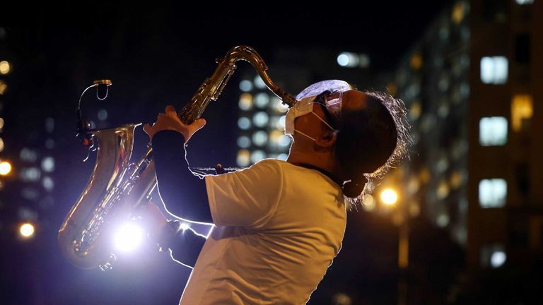 Tran Manh Tuan during his performace. | Source: Quy Coc Tu