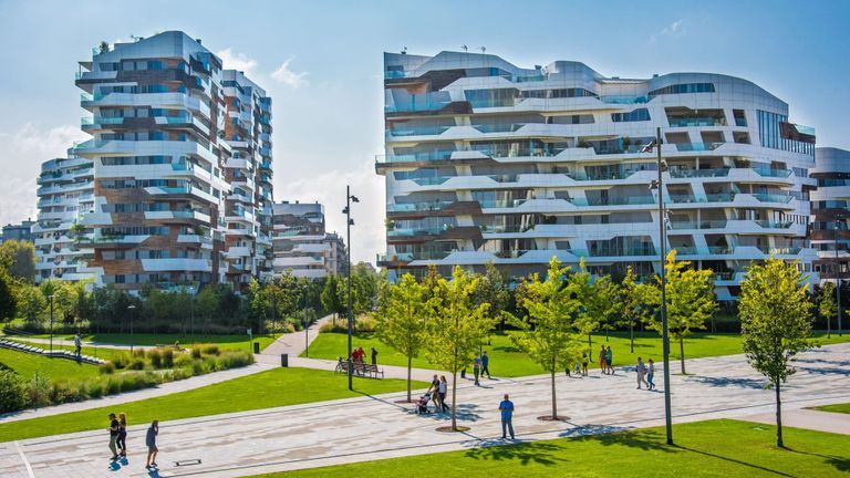 Over the past years, the world’s most talented architects worked for Milan’s extraordinary architectural development, changing the image of the “grey city” to green. | Source: Shutterstock