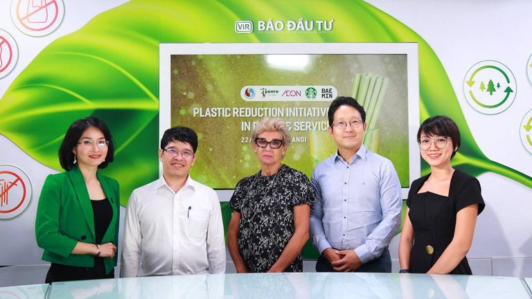 Jinwoo Song, CEO of Baemin Vietnam (2nd from R) | Source: BAEMIN