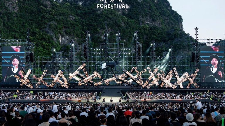 Sân khấu Forestival 2025 đã bùng nổ hơn bao giờ hết. | Nguồn: VietVision
