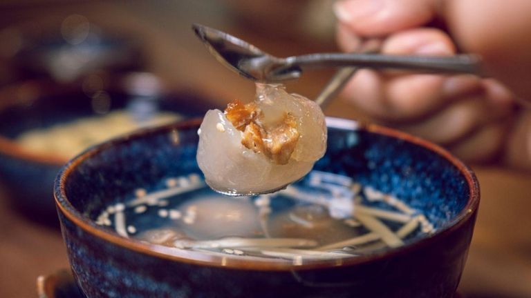 Chè bột lọc heo quay is proof that some of Vietnam's most surprising food combinations are anything but new. | Source: Znews
