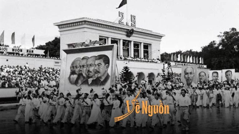Diễu hành kỷ niệm ngày Quốc khánh trên quảng trường Ba Đình ngày 2/9/1960. | Nguồn: Thông tấn xã Việt Nam
