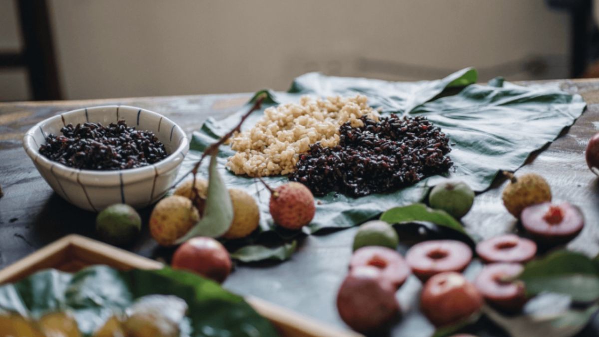 Diệt sâu bọ, ăn cơm rượu và một ngày hè để thương lấy chính mình