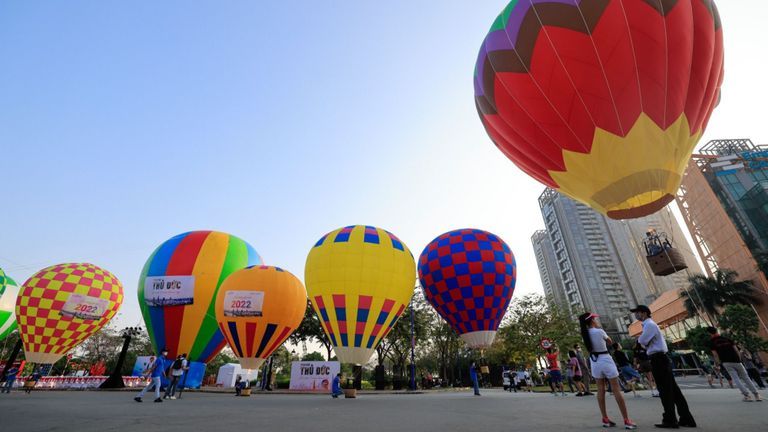Colorful hot-air balloons at the festival in Thu Duc City, Ho Chi Minh City, January 22, 2022. | Source: Hai An / Tuoi Tre