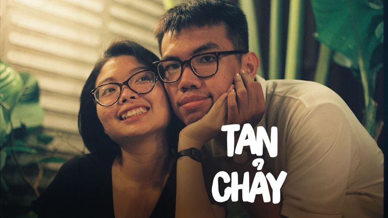 "Muốn biết mặt tui thì quẹt phải đi..."