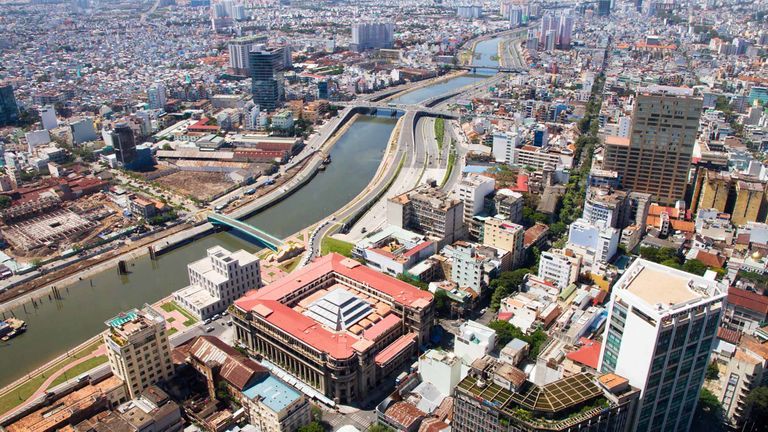 Shopping in Ho Chi Minh City: Where to Find Roads That Sell One Type Of Item