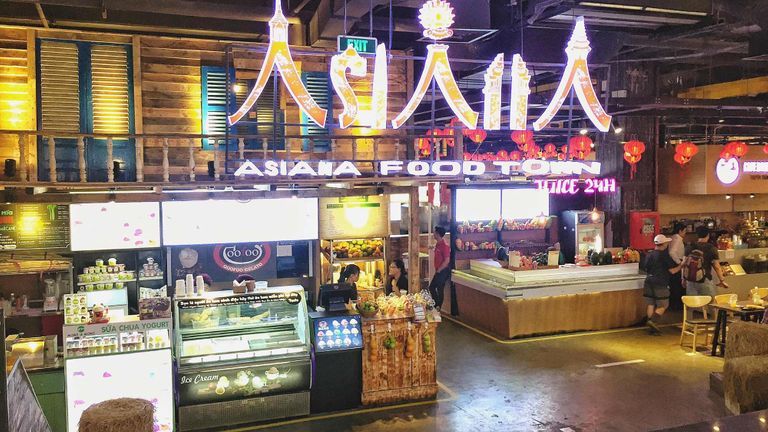 Food Courts And Parks In Ho Chi Minh City