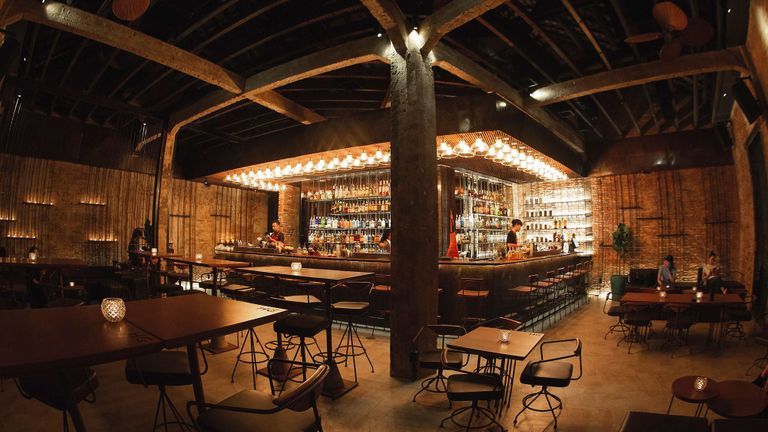 5 bartenders tiết lộ địa điểm ăn uống tại Sài Gòn