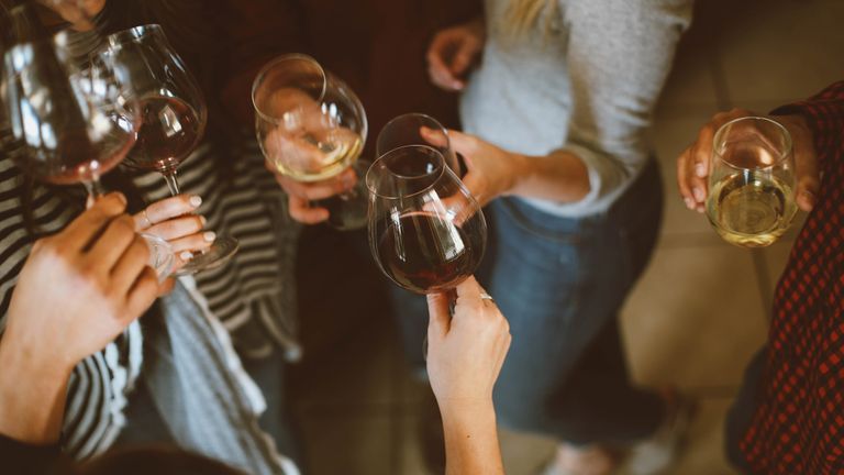 Cẩm nang giữ nét khi đến quán bar