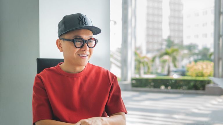 Công Trí đánh dấu chặng đường 20 năm làm thời trang qua triển lãm “Cục Im Lặng”
