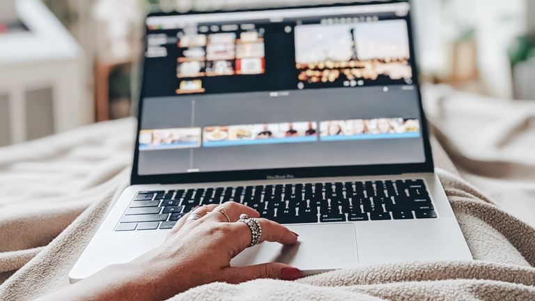 Làm việc tại nhà mùa COVID-19, cách nào để không trì trệ?