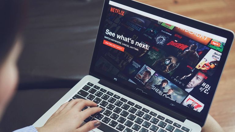 8 Bộ phim và chương trình Netflix cho buổi tối nhàn rỗi