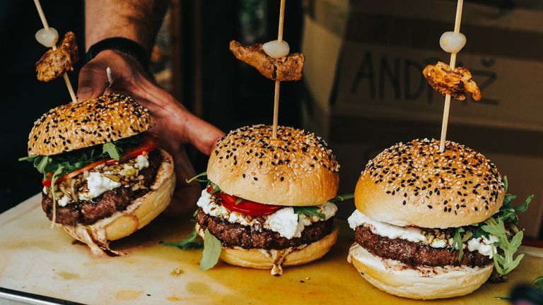 5 địa điểm burger nổi tiếng cho phép bạn tận hưởng món ngon ngay tại nhà