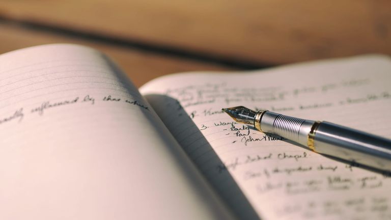Những thủ thuật viết của Dan Brown khiến độc giả mê hoặc